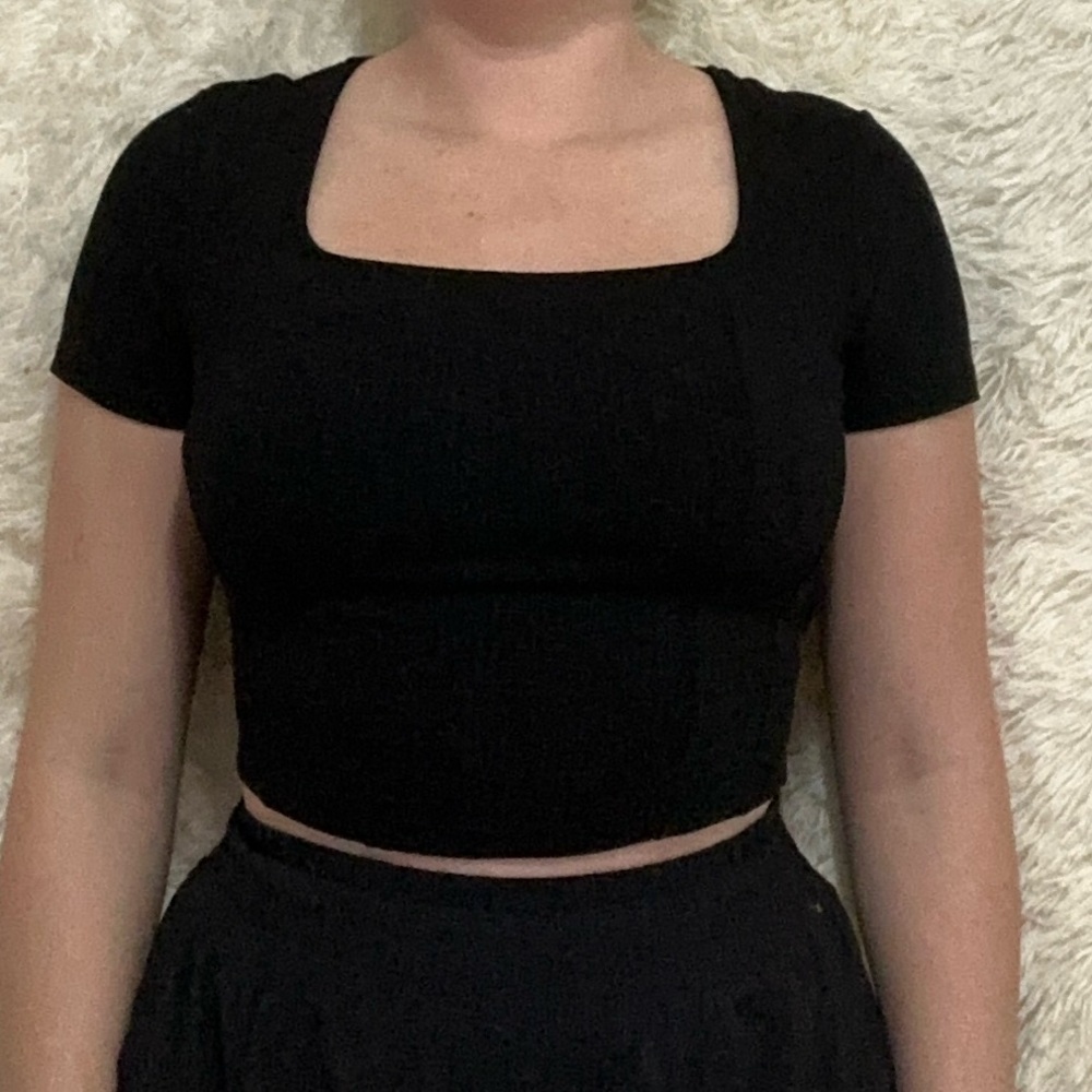 She + Sky Black Ribbed Cropped Tee